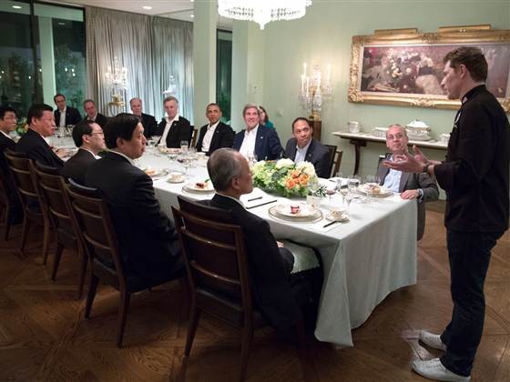 Chef Bobby Flay is introduced at the conclusion of the working dinner between President Barack Obama and President Xi Jinping of China 